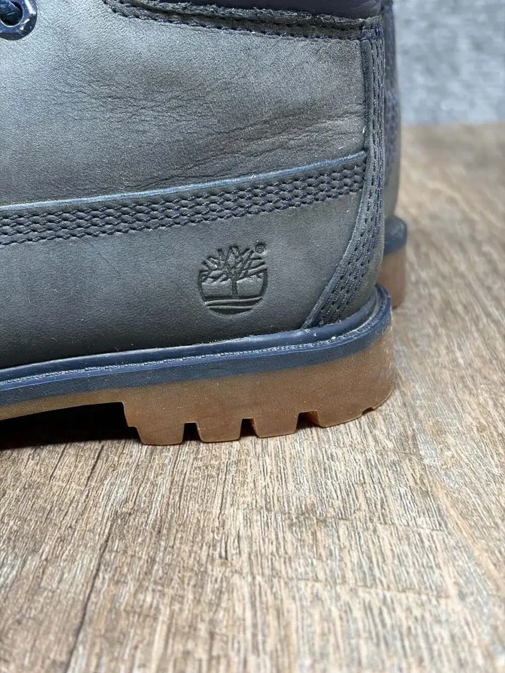 Timberland 6-Inch Premium Waterproof work Boots navy blue Nubuck Youth 12 GUC